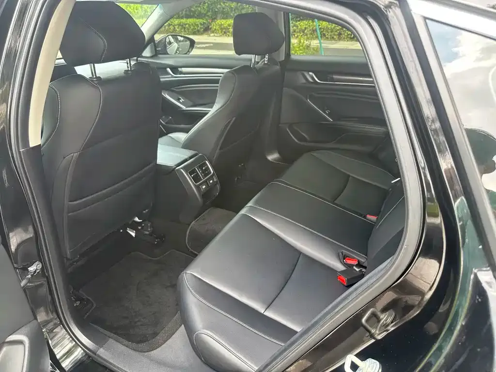 Honda Accord — фото 3