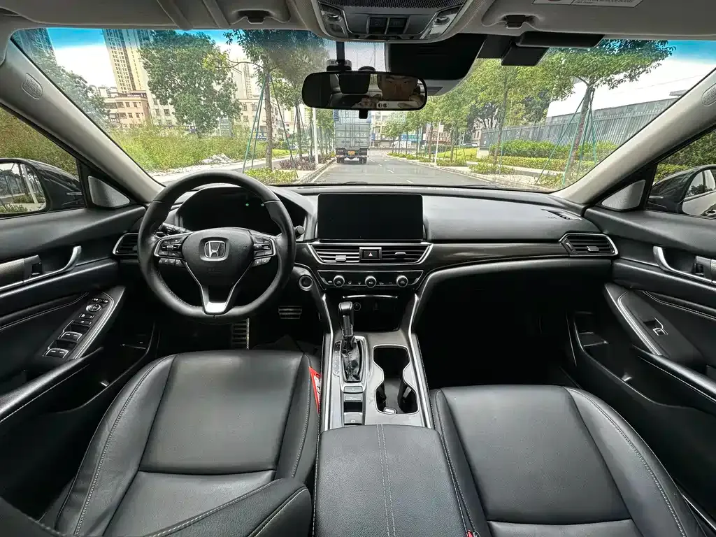 Honda Accord — фото 9
