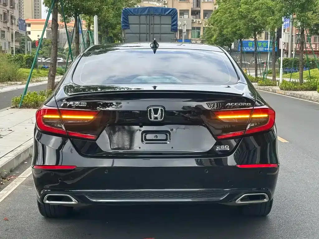 Honda Accord — фото 7