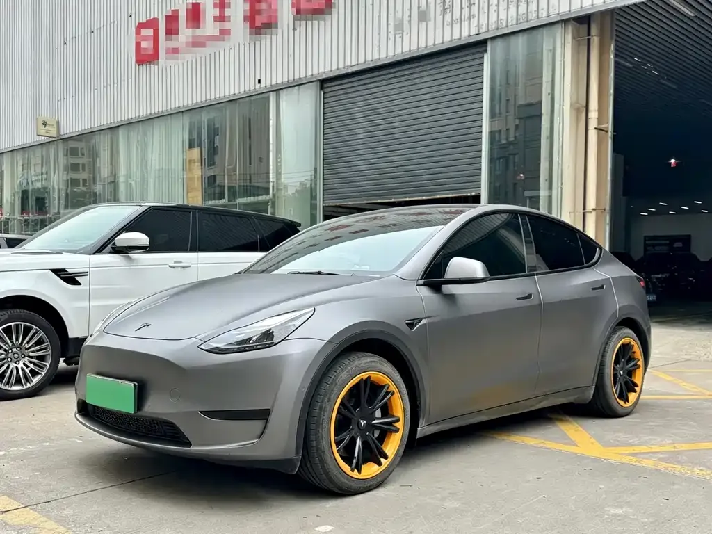 Tesla Model Y — фото 1