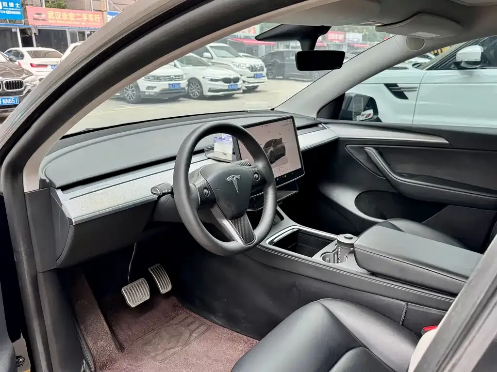 Tesla Model Y — фото 6