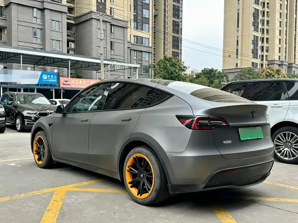 Tesla Model Y — фото 8