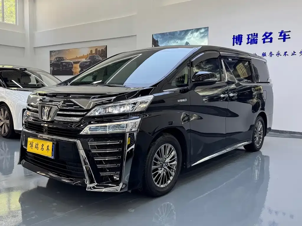 Toyota Vellfire — фото 1