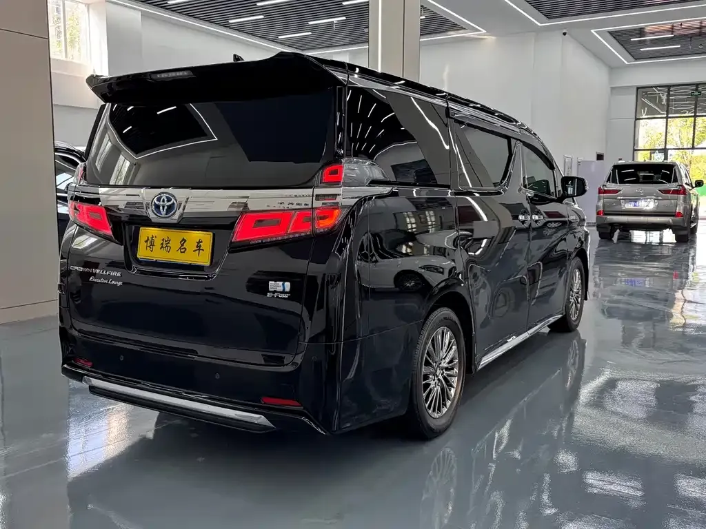 Toyota Vellfire — фото 3