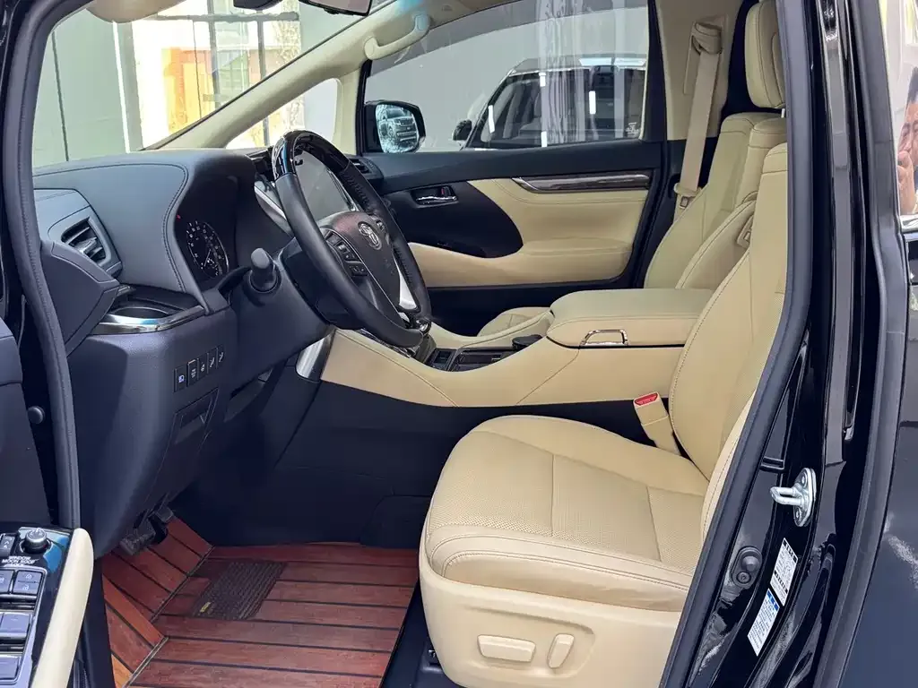 Toyota Vellfire — фото 2