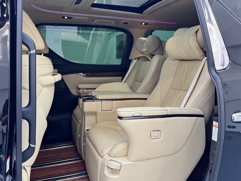 Toyota Vellfire — фото 5