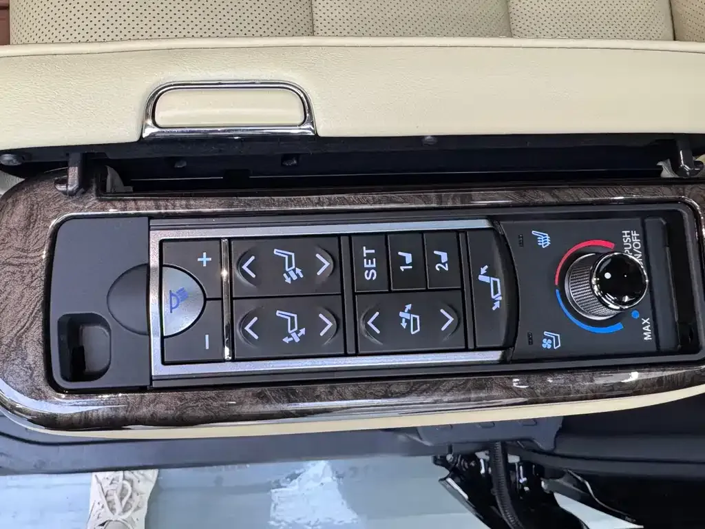 Toyota Vellfire — фото 6