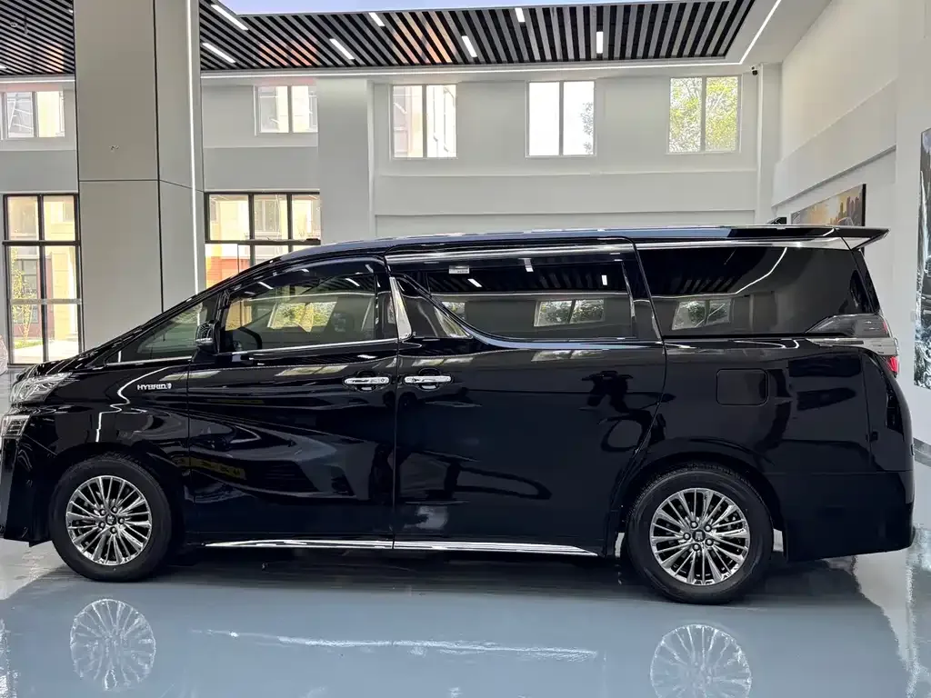 Toyota Vellfire — фото 10