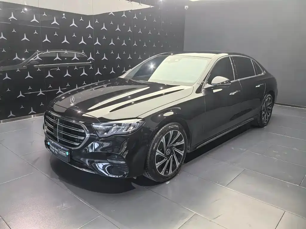 Mercedes-Benz E-Class — фото 1