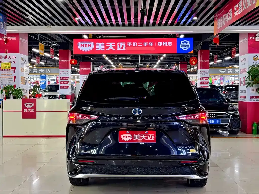 Toyota Granvia — фото 5