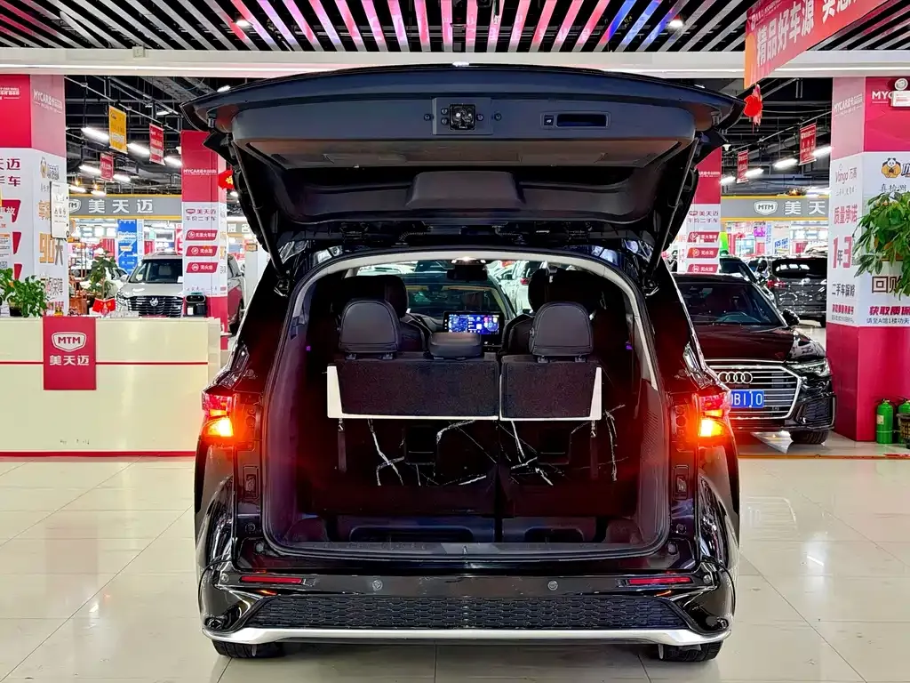 Toyota Granvia — фото 4