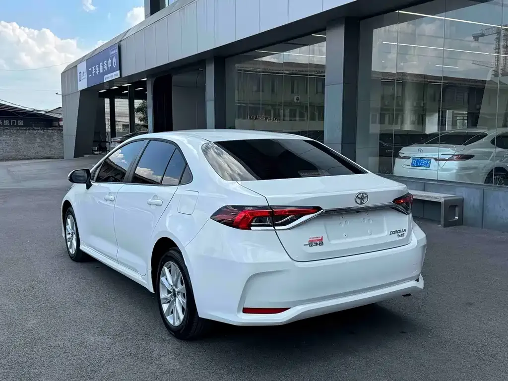 Toyota Corolla — фото 8