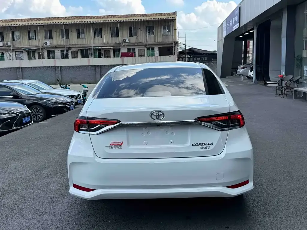 Toyota Corolla — фото 4