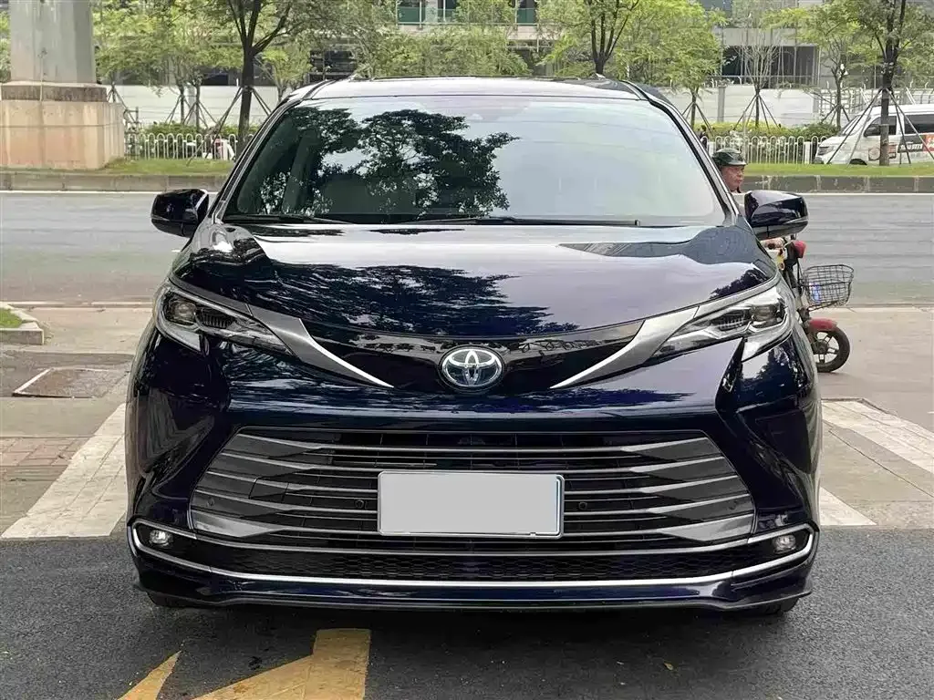 Toyota Sienna — фото 7