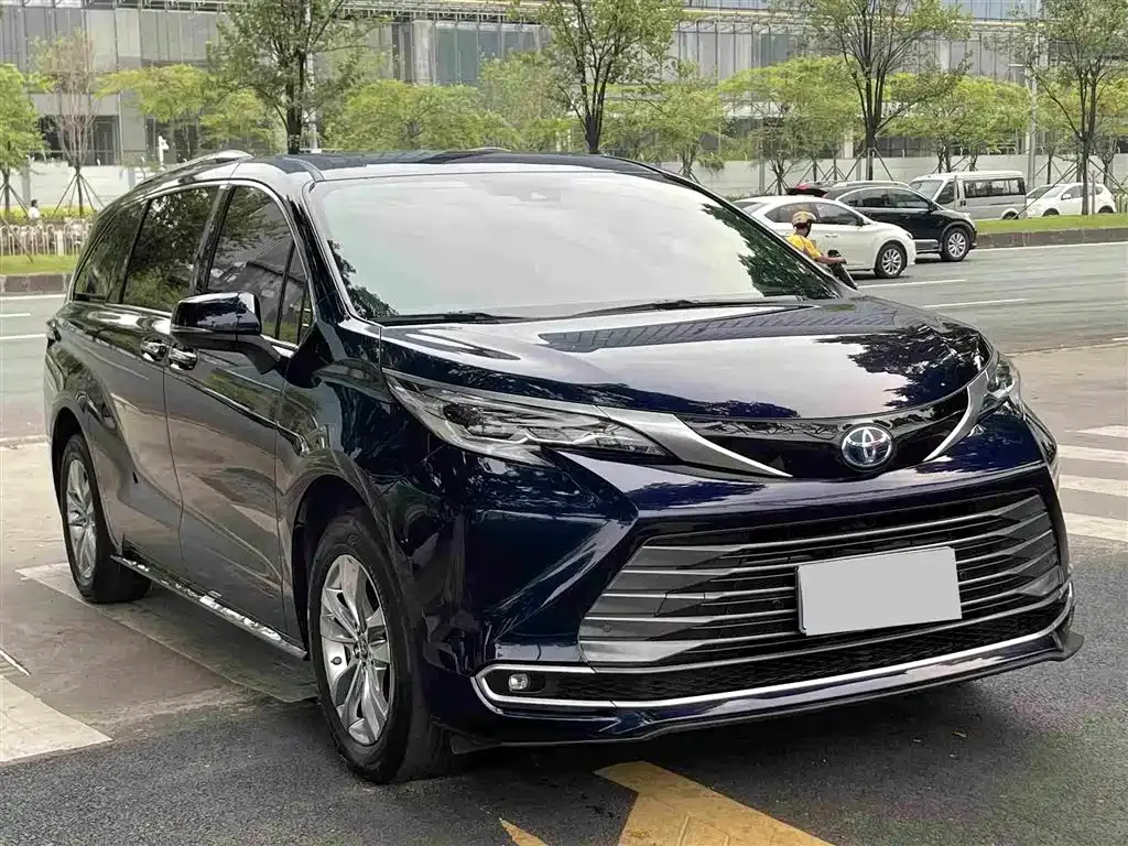 Toyota Sienna — фото 9