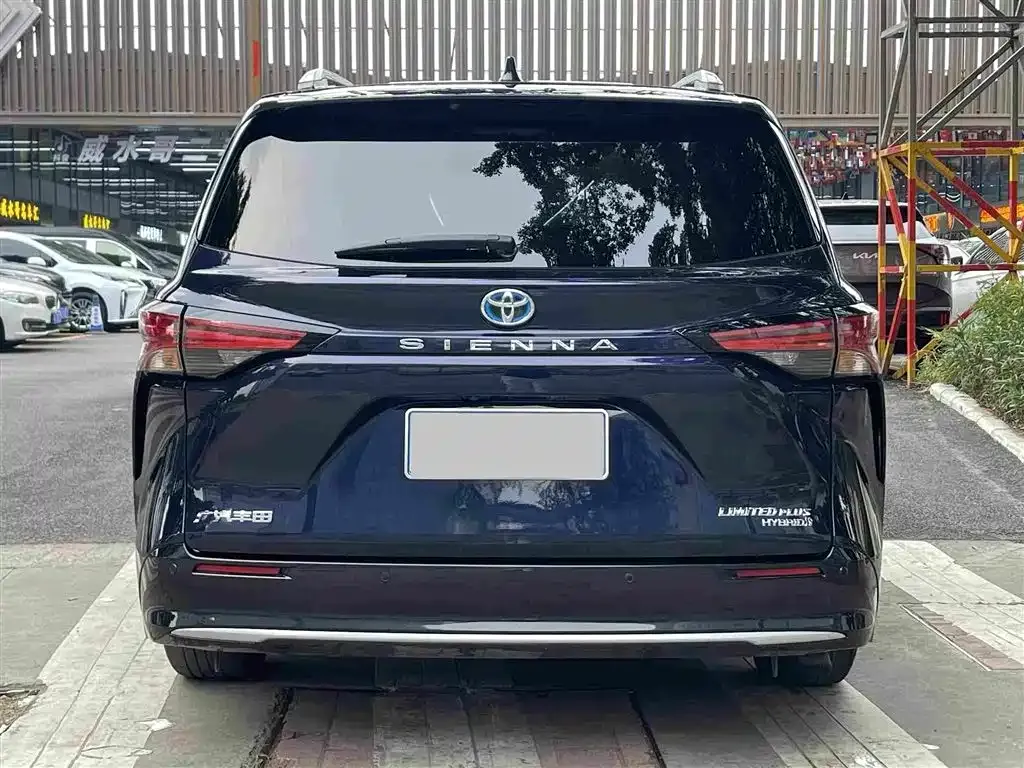 Toyota Sienna — фото 4