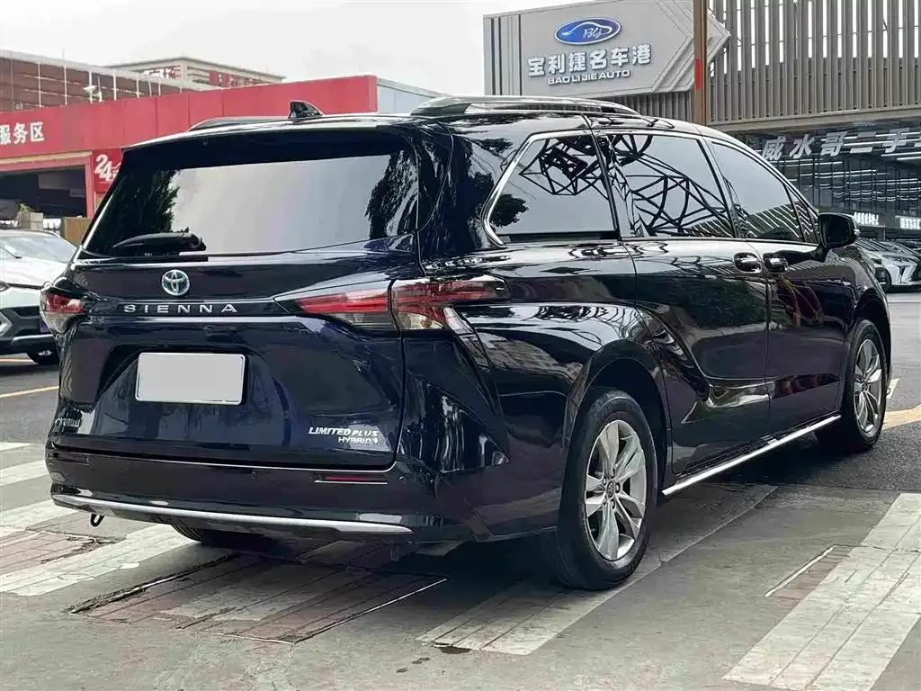 Toyota Sienna — фото 8