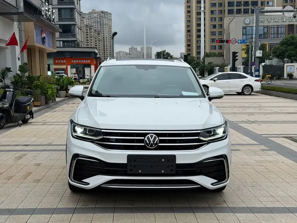Volkswagen Tiguan L — фото 3