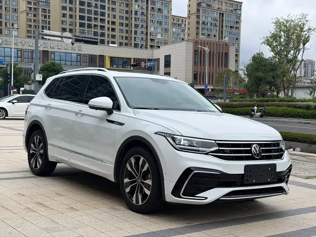 Volkswagen Tiguan L — фото 5