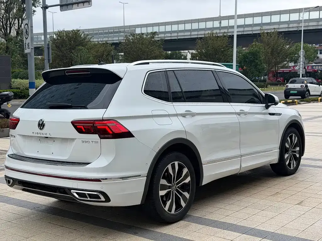 Volkswagen Tiguan L — фото 4