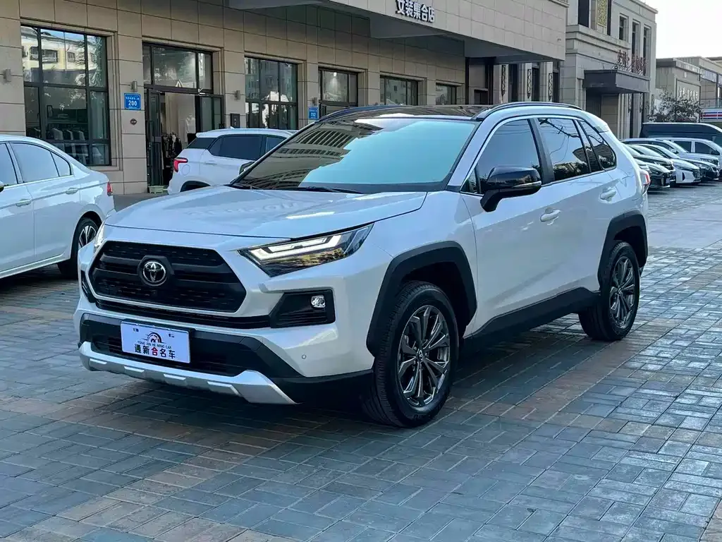 Toyota RAV4 — фото 1