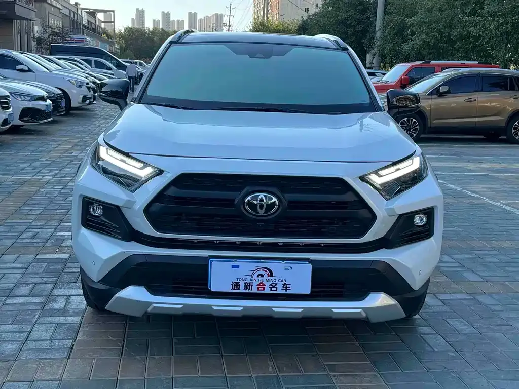 Toyota RAV4 — фото 6