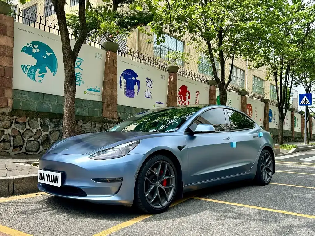Tesla Model 3 — фото 1