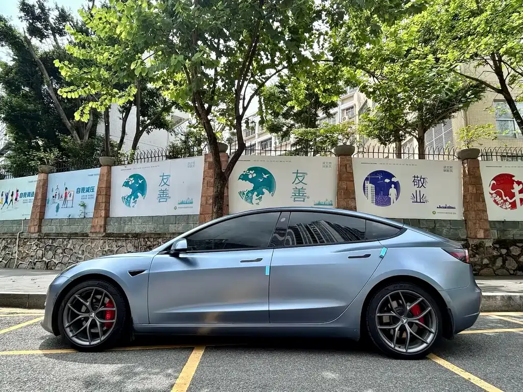 Tesla Model 3 — фото 9