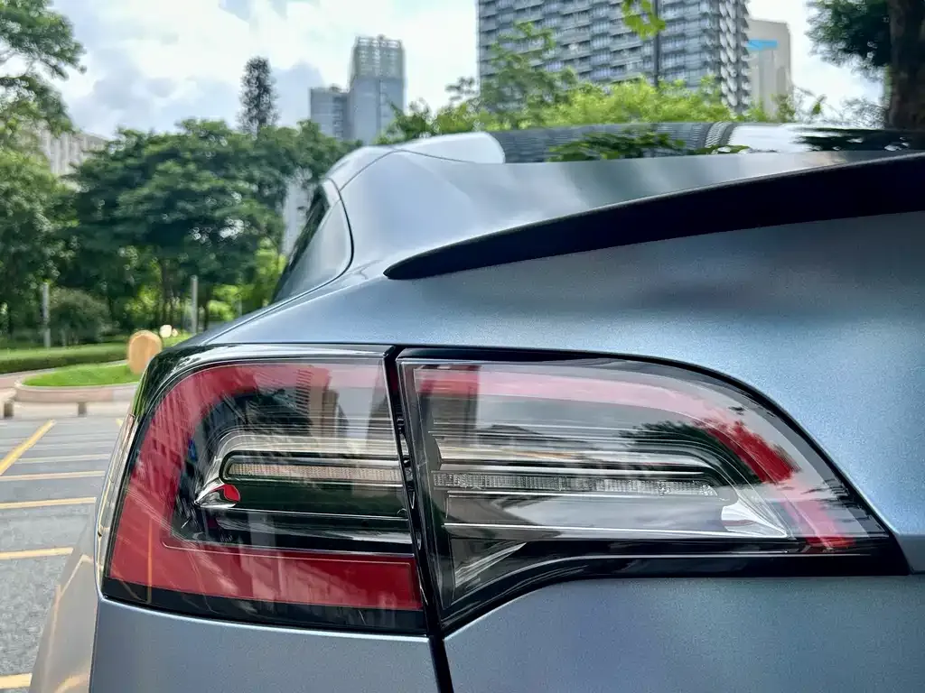 Tesla Model 3 — фото 10