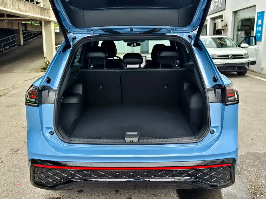 Volkswagen Tiguan L — фото 8