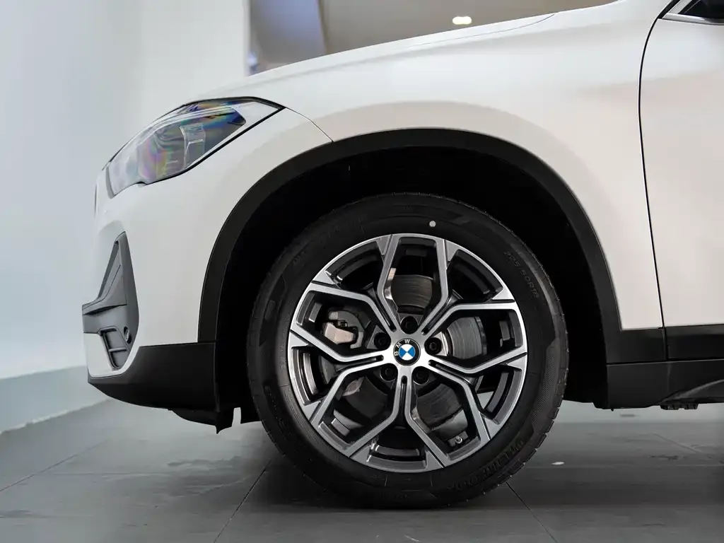 BMW X1 — фото 5