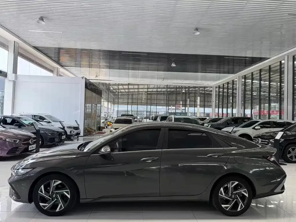 Hyundai Elantra — фото 7