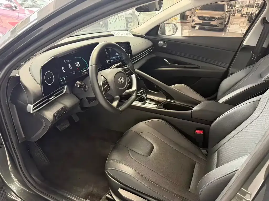 Hyundai Elantra — фото 4
