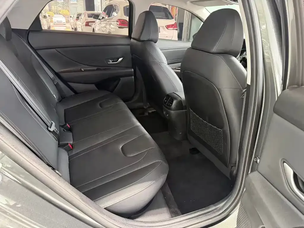 Hyundai Elantra — фото 8
