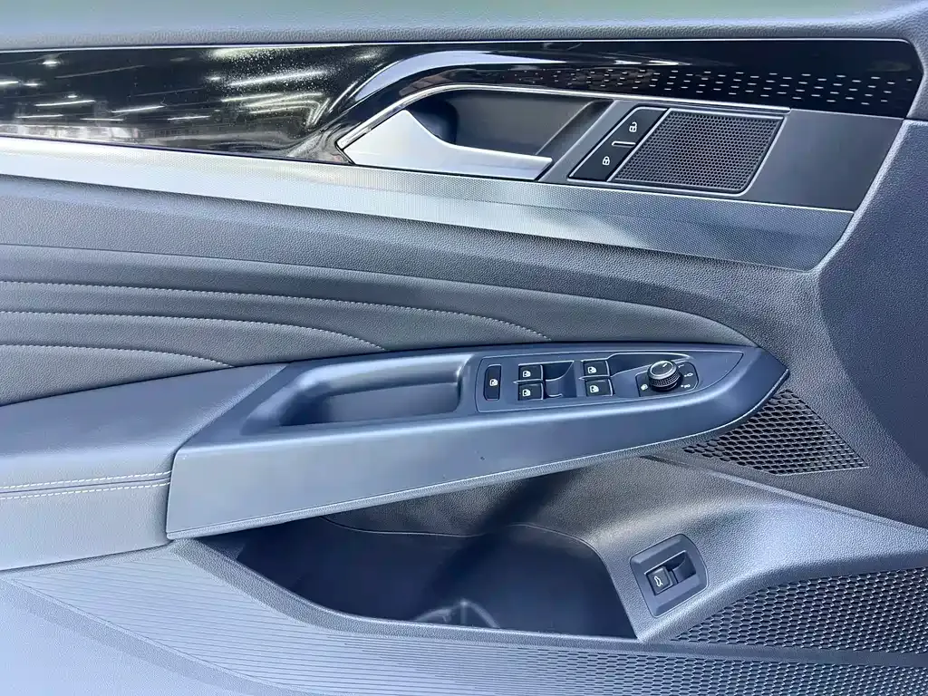 Volkswagen Passat — фото 8