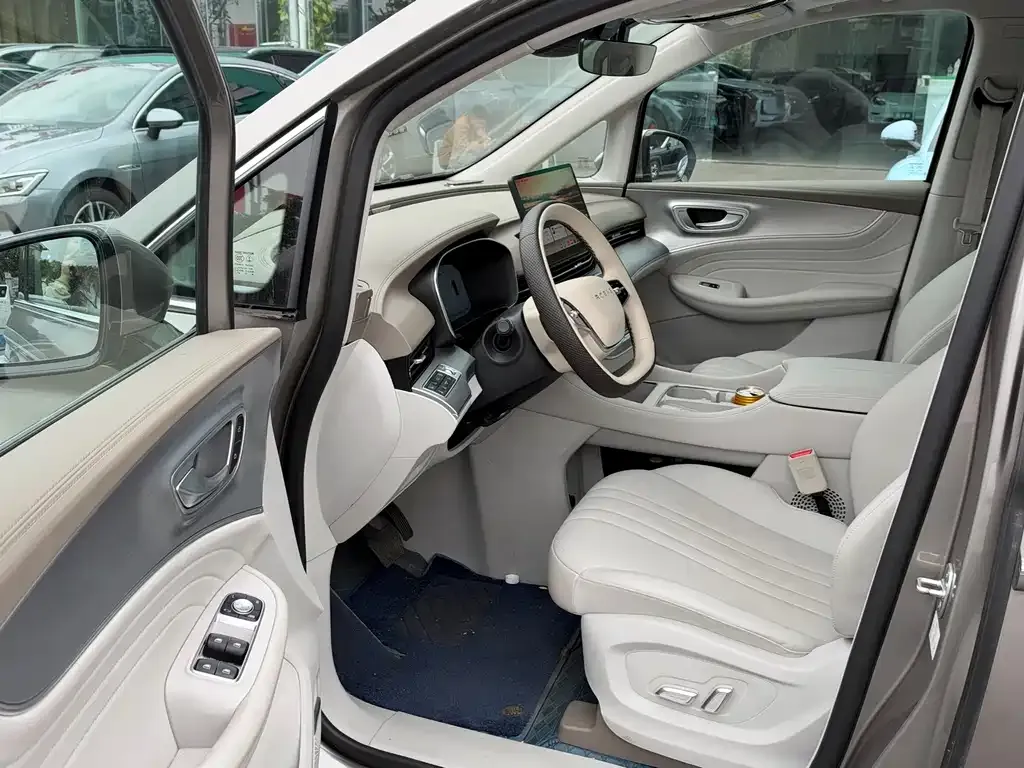 Roewe iMAX8 New Energy — фото 3