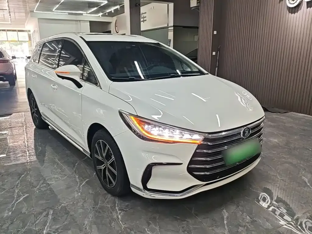 BYD MAX New Energy — фото 9