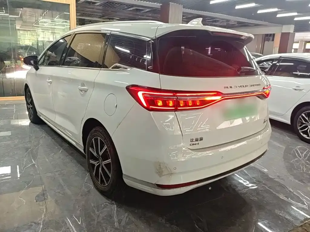 BYD MAX New Energy — фото 3