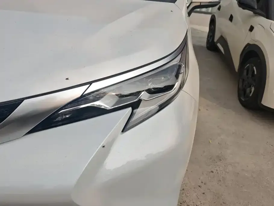 Toyota Sienna — фото 2
