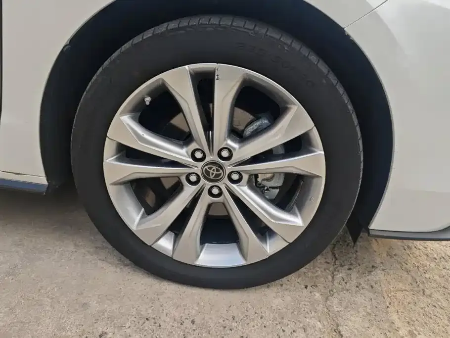Toyota Sienna — фото 9