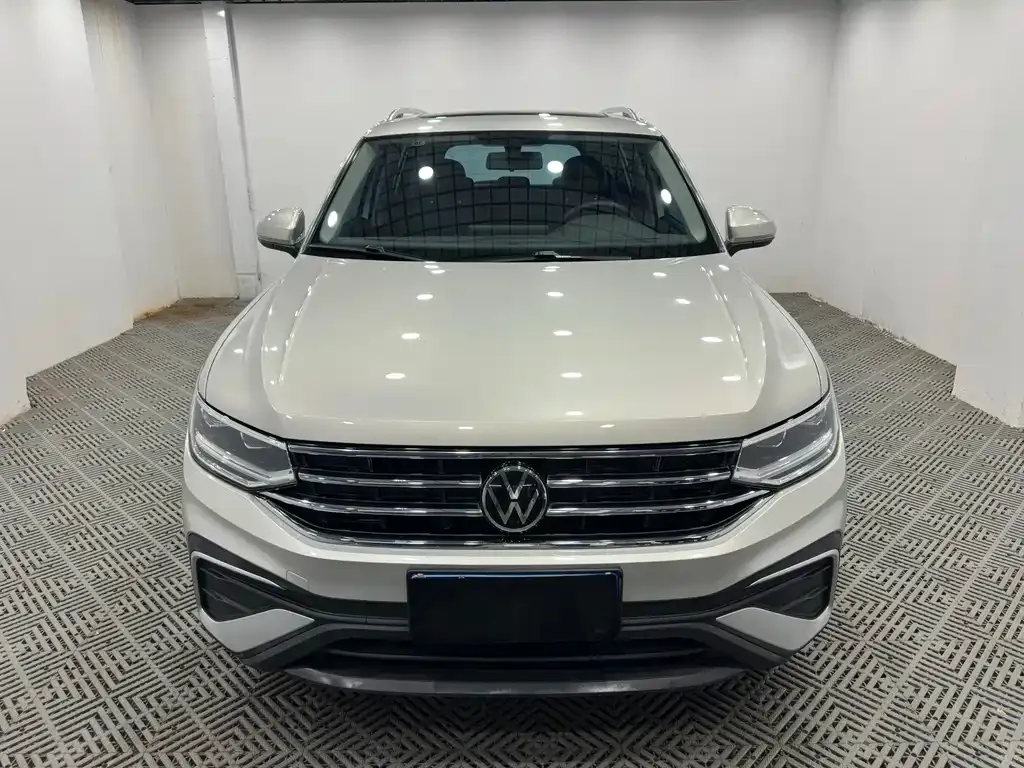 Volkswagen Tiguan L — фото 3