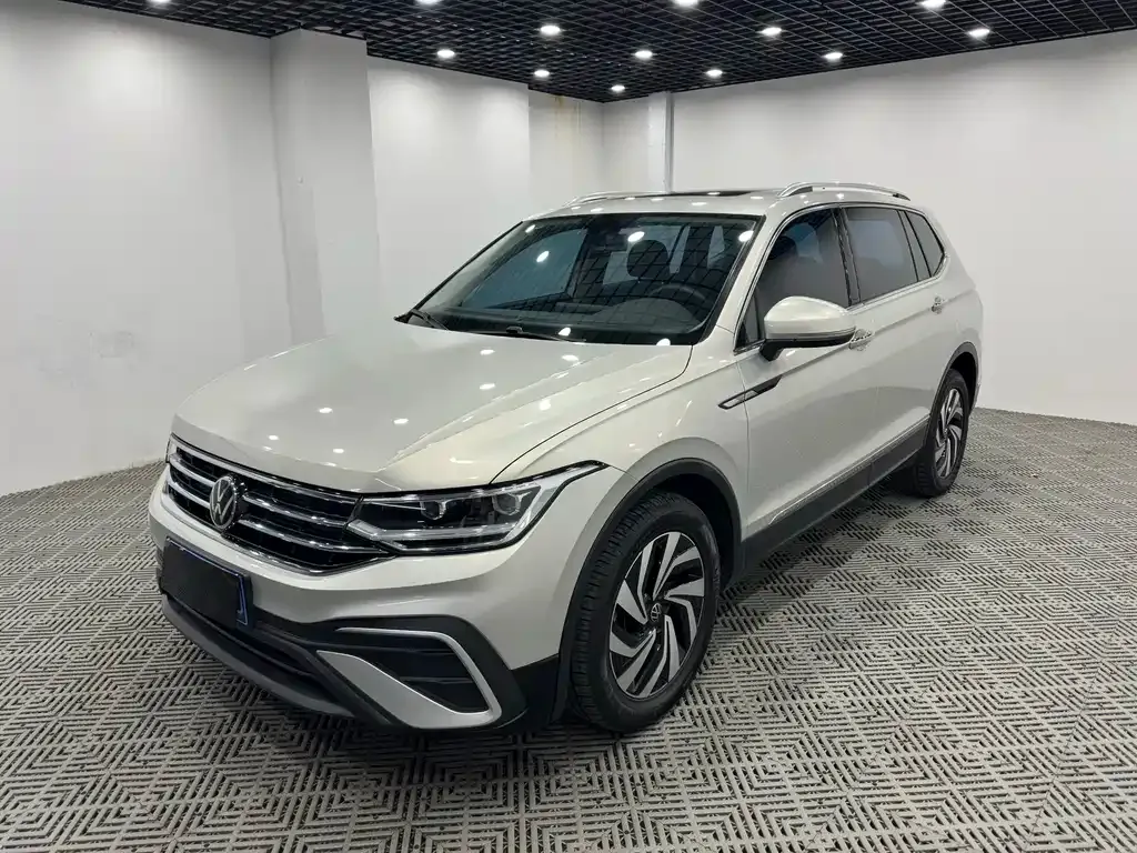 Volkswagen Tiguan L — фото 2