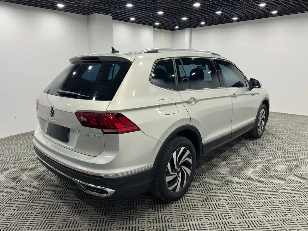 Volkswagen Tiguan L — фото 5
