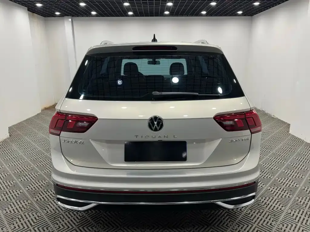 Volkswagen Tiguan L — фото 8