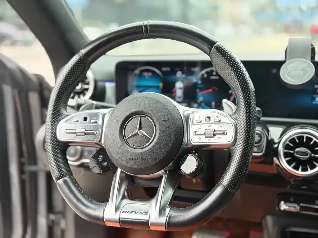 Mercedes-Benz CLA AMG — фото 3
