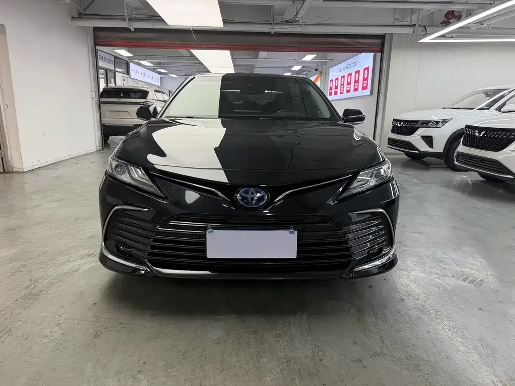 Toyota Camry — фото 2