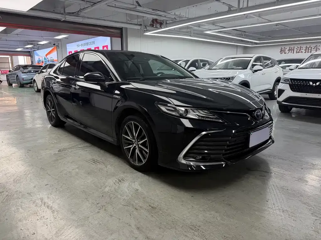 Toyota Camry — фото 7