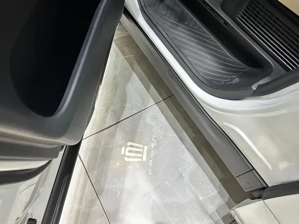 Toyota Vellfire — фото 2