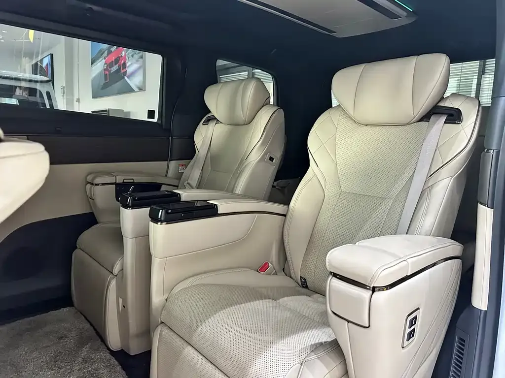 Toyota Vellfire — фото 3