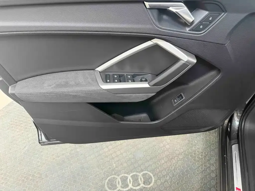Audi Q3 — фото 10
